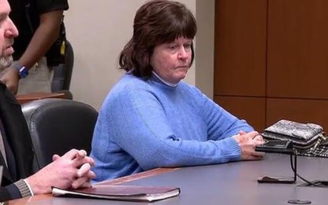 mujer acusada de haber desaparecido con su hija en 1983.