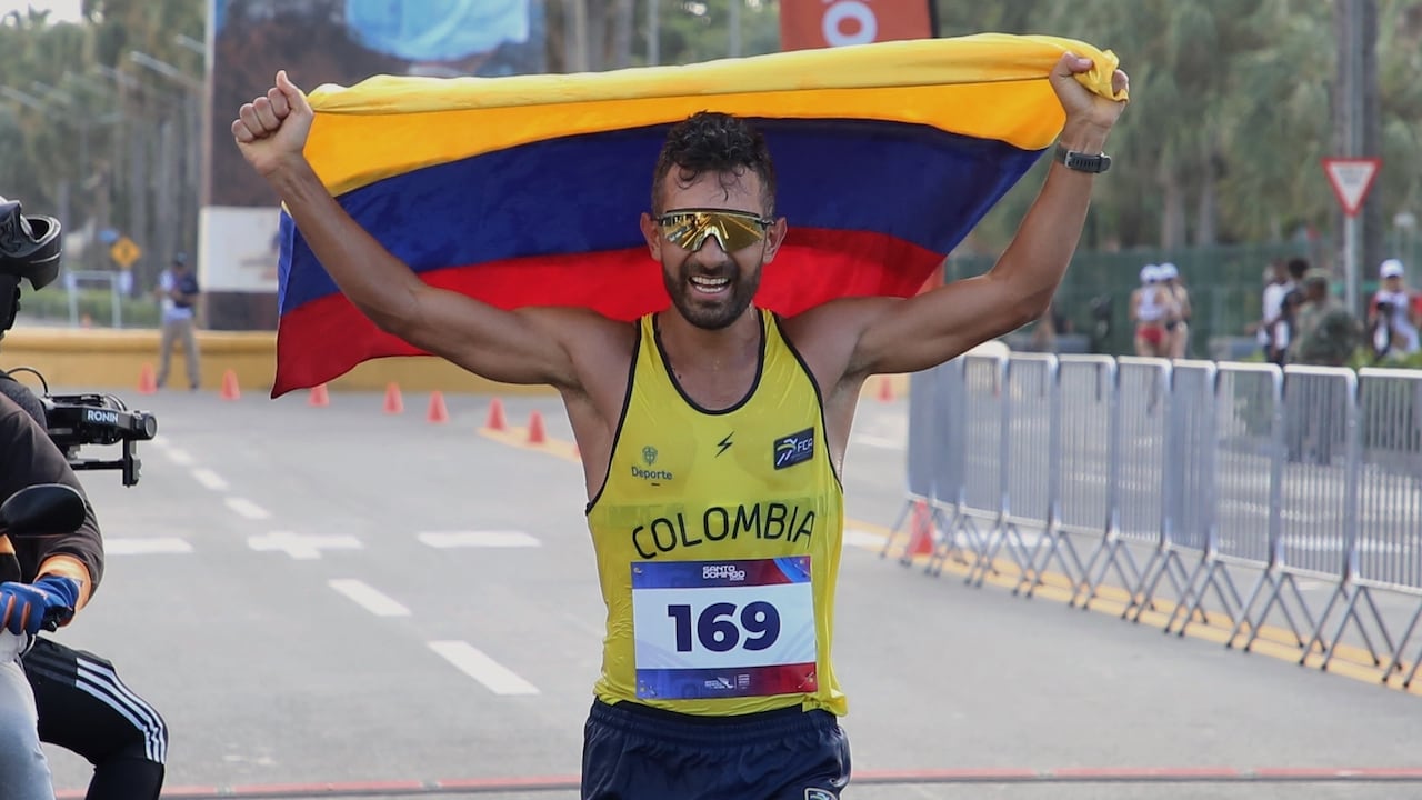 Eider Arévalo tras conseguir la medalla de plata en la media maratón marcha masculina en los Juegos Centroamericanos y del Caribe 2026.