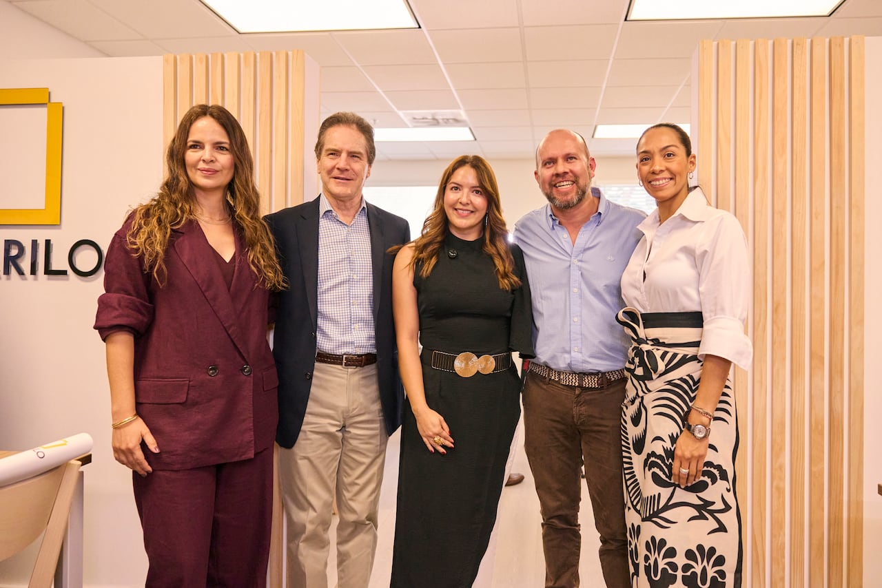 Directivos y voceros de las tres empresas aliadas durante el evento inaugural de la sede en Miami.