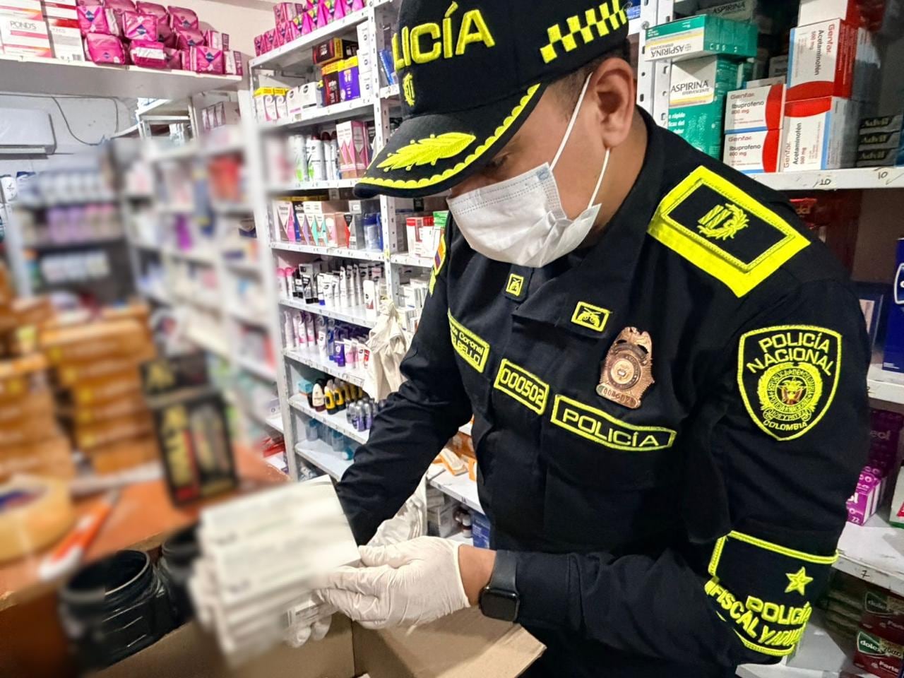 Autoridades de la Policía Fiscal y Aduanera incautaron más de 172.000 unidades de medicamentos ilegales en operativos realizados en el sur de Cali.