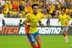 Díaz brilla en Colombia ante Panamá