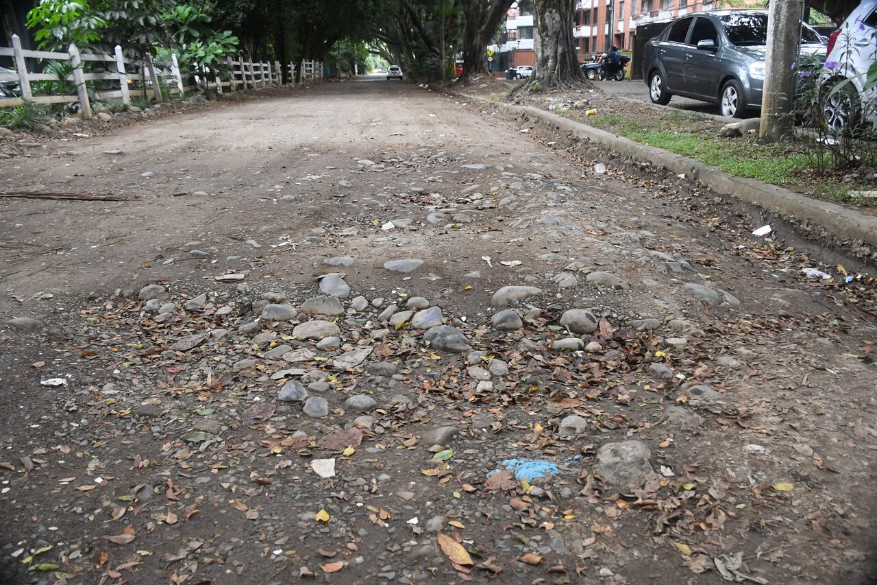 Cali: Fotodenuncia, calle en ruina pasoancho con 72. foto José L Guzmán. EL País