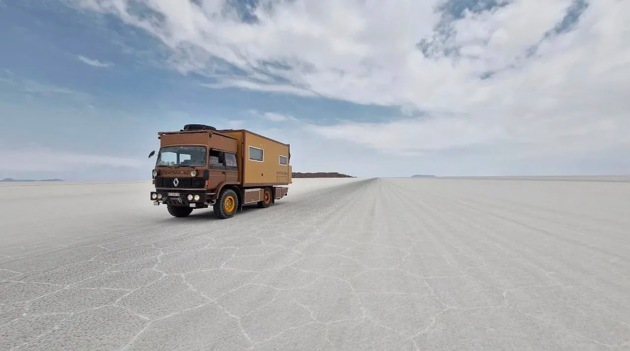 La casa rodante en el Salar de Uyuni, en Bolivia.
