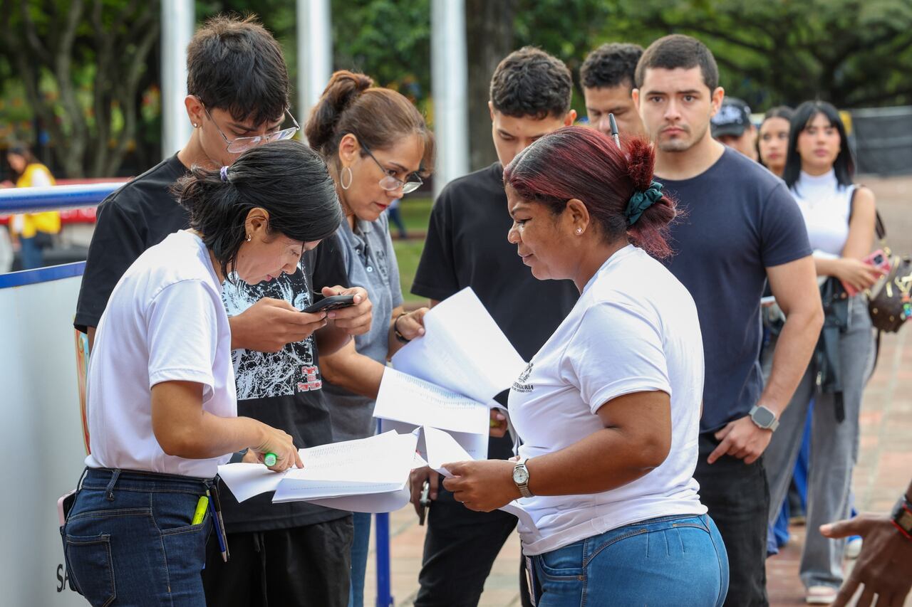 El personal que participará en las mesas de votación se hace presente en el CAM.
