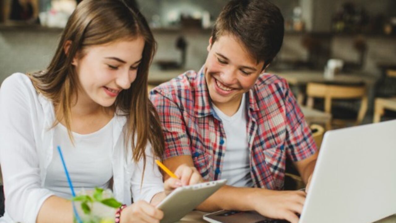 El ecosistema sonoro de Speaktor permite que el aprendizaje sea más flexible, dinámico, eficiente y adaptado a sus necesidades diarias.