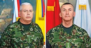   El general Helder Giraldo, comandante de las Fuerzas Militares, y el general Luis Ospina (der.), comandante del Ejército, fueron nombrados en sus cargos el 12 de agosto de 2022 por el presidente Petro.