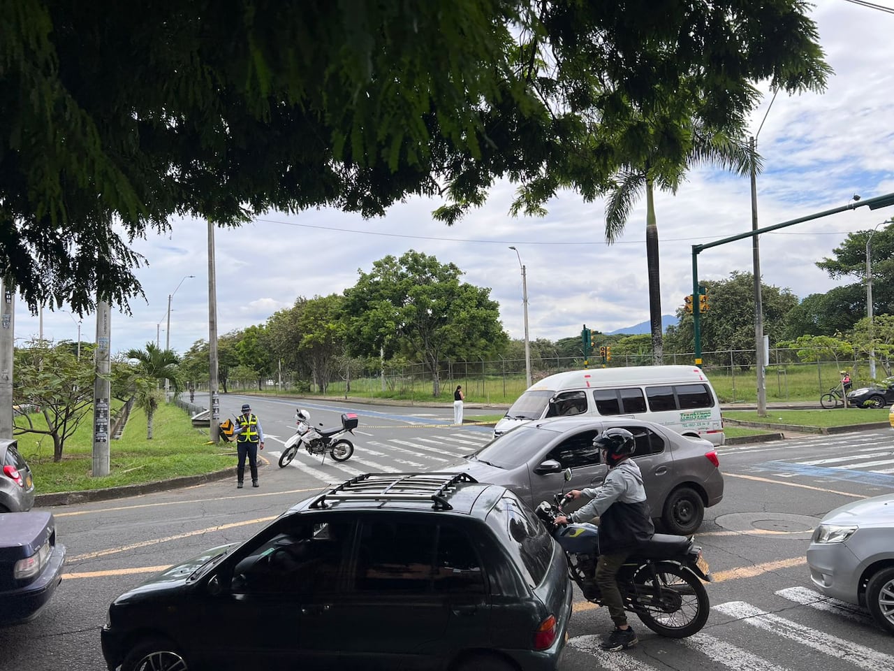 Unidades de movilidad se hicieron presente en inmediaciones de Univalle por el anuncio de protestas y bloqueos.