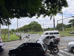 Unidades de movilidad se hicieron presente en inmediaciones de Univalle por el anuncio de protestas y bloqueos.
