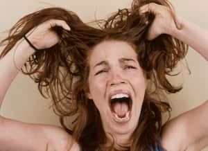 En la constante búsqueda de la perfección estética, un peinado sencillo está emergiendo como el aliado ideal para quienes desean alargar su rostro de manera natural y elegante.