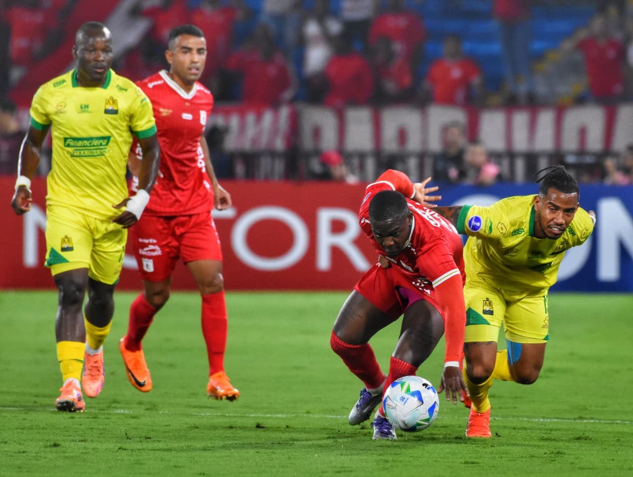 Así se vivió el duelo de los playoffs de la Copa Sudamericana 2026 entre América de Cali y Atlético Bucaramanga.