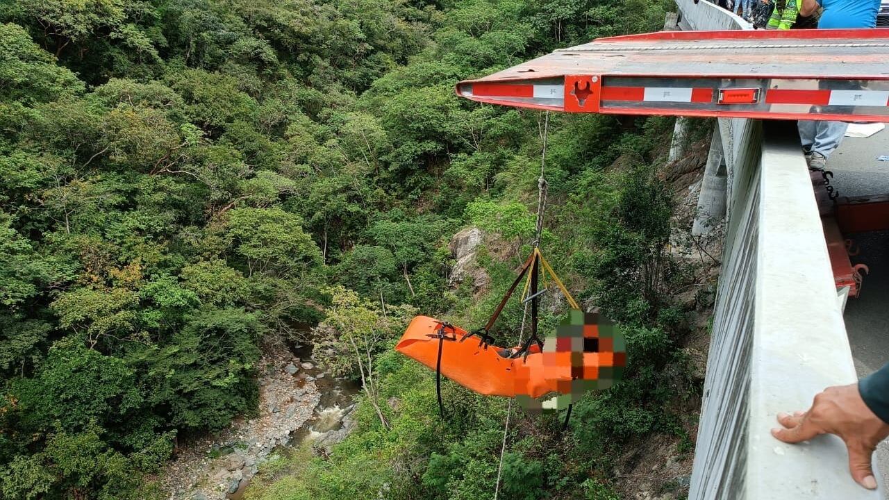 Una de las víctimas falleció y la otra quedó con lesiones de consideración, la cual fue trasladada al hospital de Santa fe de Antioquia.