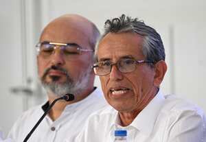 Segunda Marquetalia FARC dissident group leader of delegation, Walter Mendoza, delivers a speech during the inauguration of peace talks with Colombian government in Caracas June 23, 2024. The Colombian government began peace negotiations with a rebel group that broke away from a historic 2016 ceasefire deal with FARC guerillas, according to host country Venezuela. (Photo by Federico PARRA / AFP)