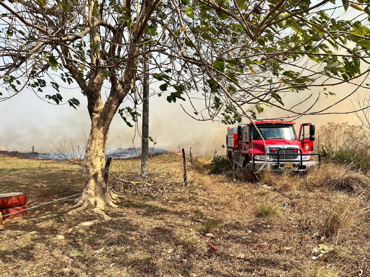 Autoridades hacen un llamado a evitar quemas y reportar cualquier conato de incendio en Yopal, especialmente en esta temporada de altas temperaturas.