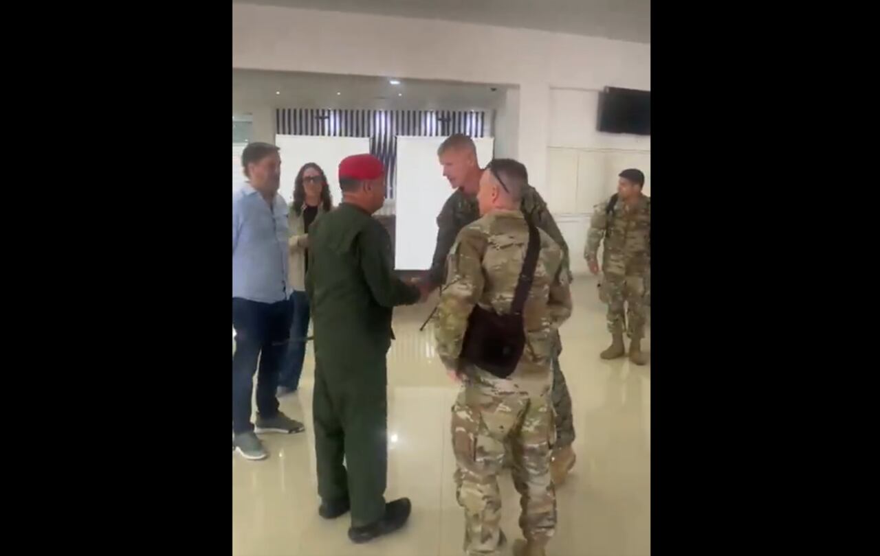 Gustavo González López, recibió en el aeropuerto de Maiquetía a Kevin Jarrard, integrante del cuerpo de Marines de Estados Unidos