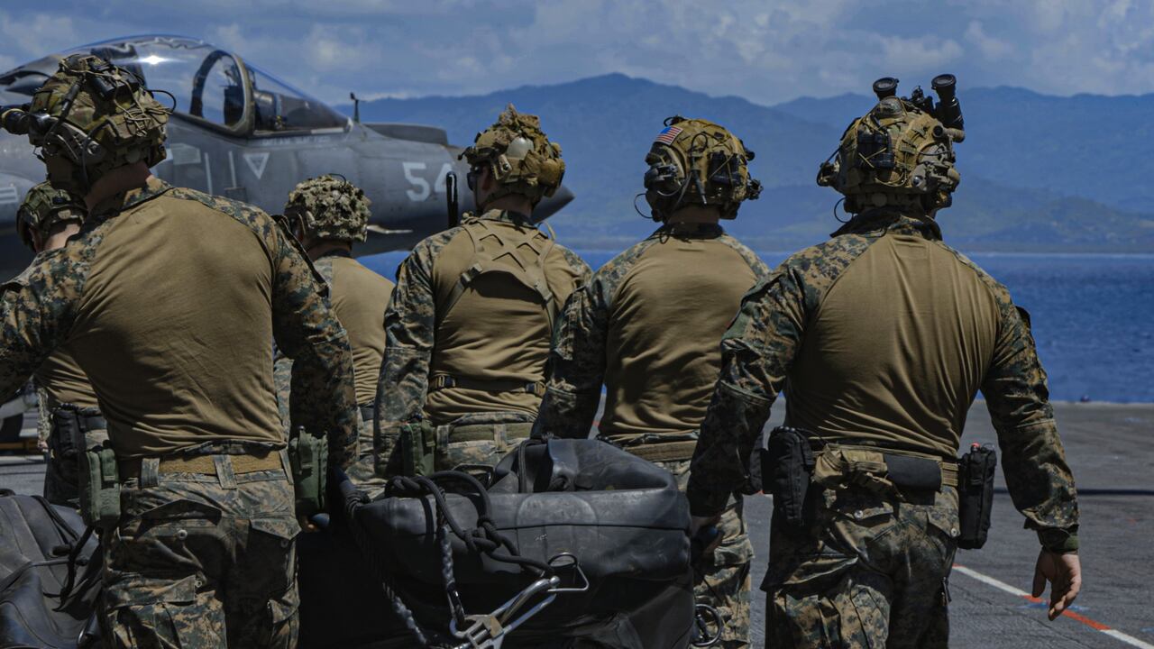 Soldados en ejercicios militares en el Caribe