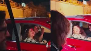 Emotivo encuentro de Juanes con fan que cantaba eufórica ‘Es por ti’ en un vehículo.