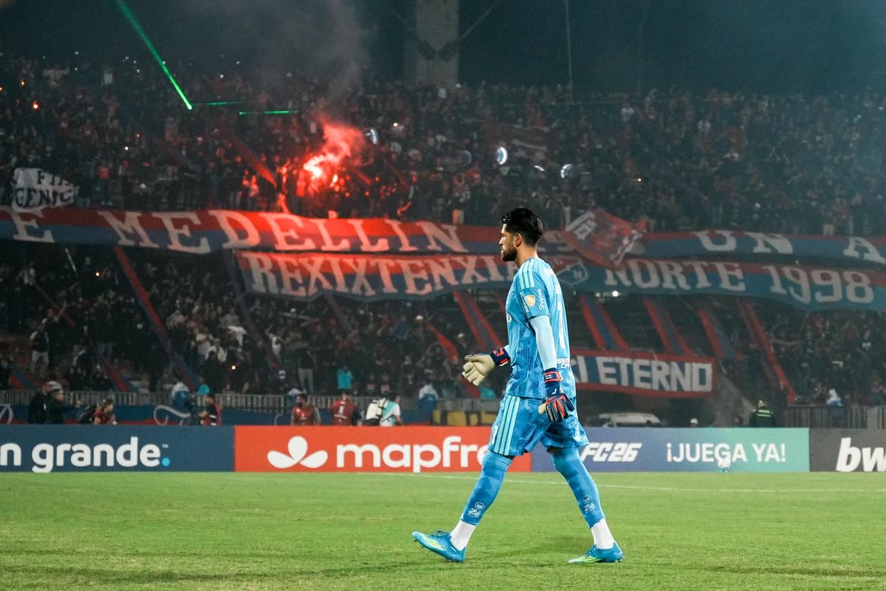 Protesta de los hinchas del Independiente Medellín que suspendió el partido de Copa Libertadores contra Flamengo.
