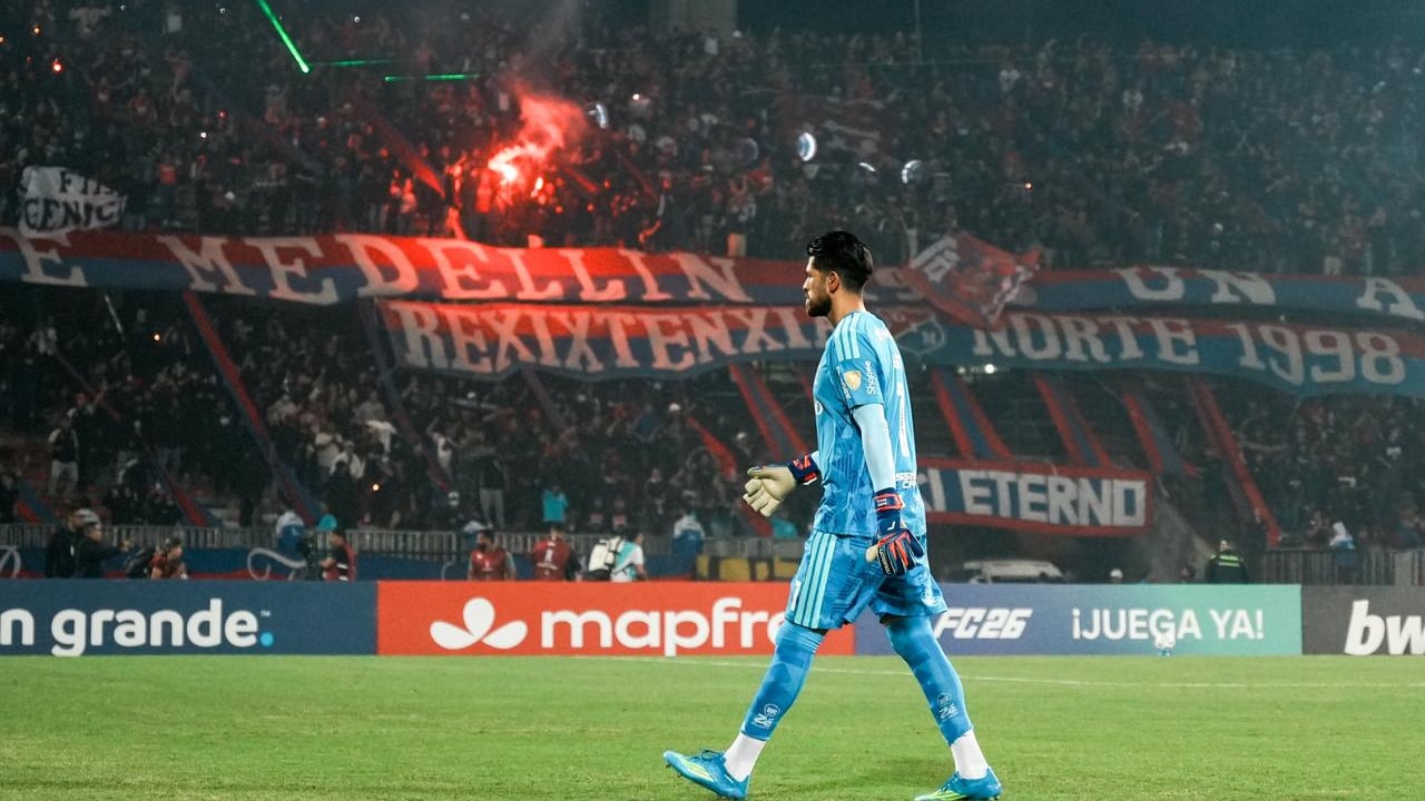 Protesta de los hinchas del Independiente Medellín que suspendió el partido de Copa Libertadores contra Flamengo.