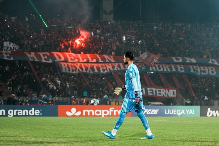 Protesta de los hinchas del Independiente Medellín que suspendió el partido de Copa Libertadores contra Flamengo.