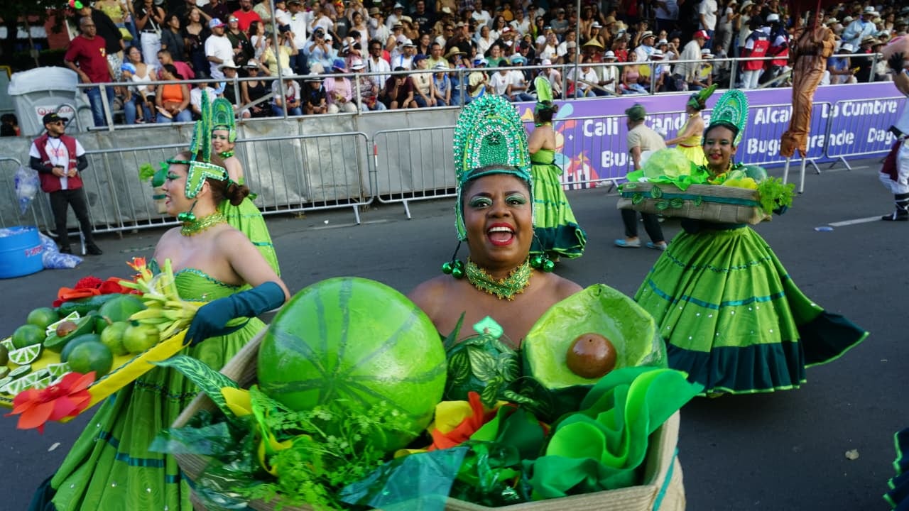 Así cerró una nueva edición del desfile, dejando en el ambiente el orgullo por la historia, la diversidad cultural y la memoria viva de Cali.