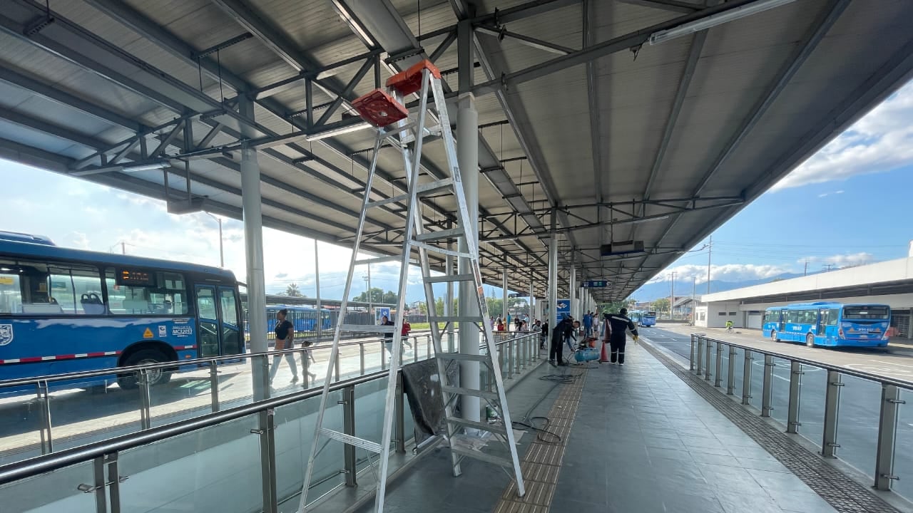 Mantenimiento estación Andrés Sanín del MÍO