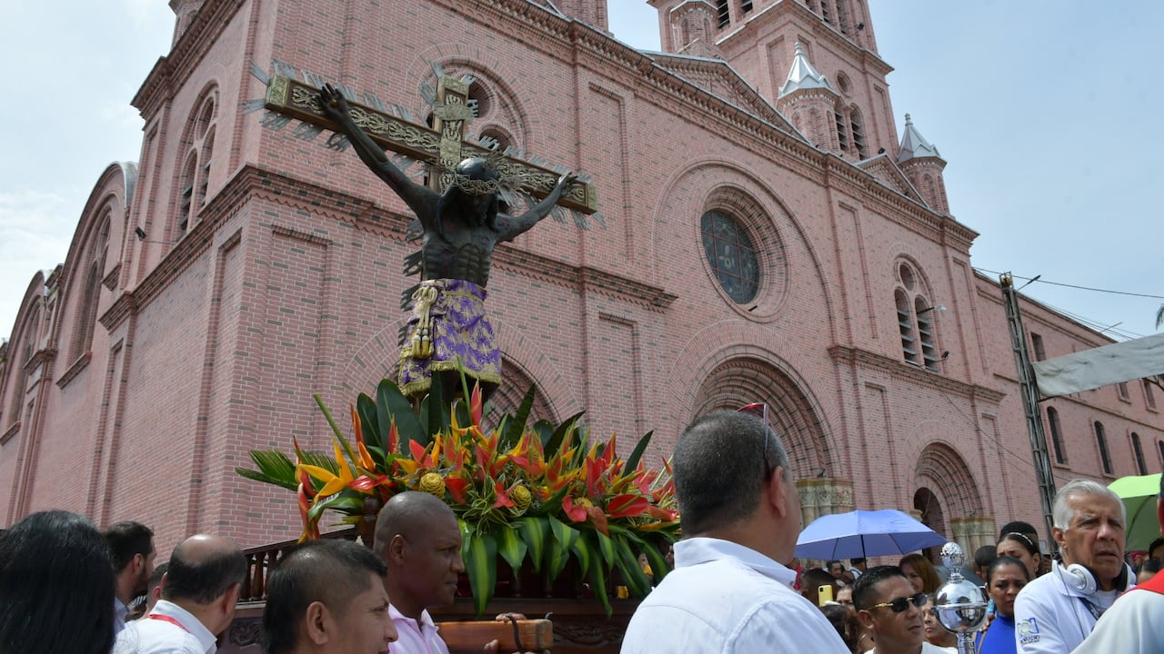 En la ciudad de Buga se realizó la procesión del viacrucis del Señor de los Milagros.