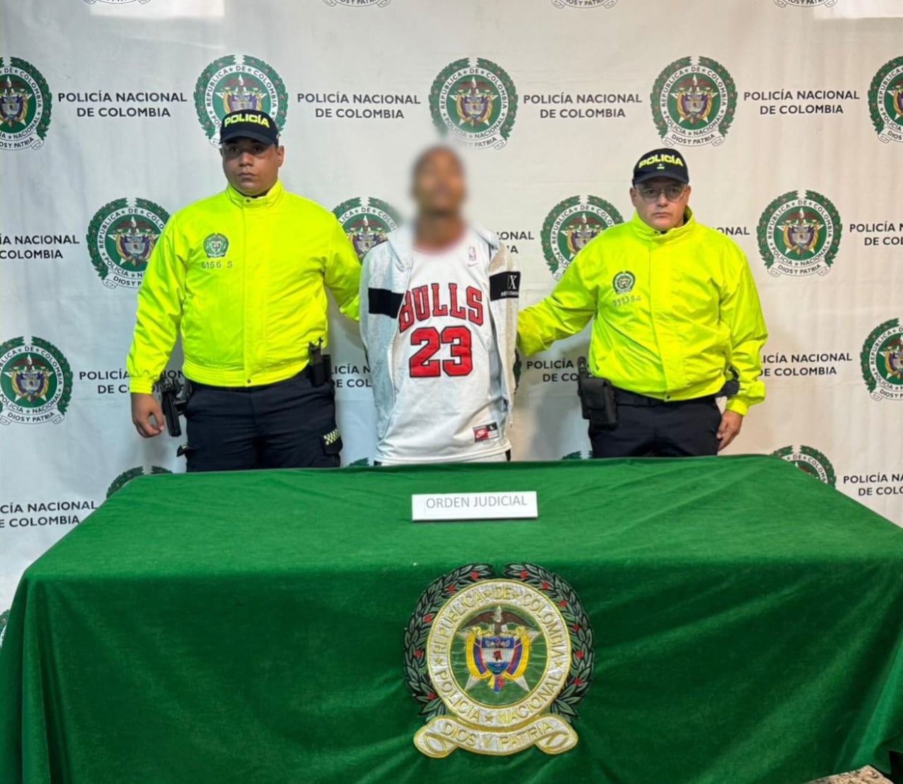 El delincuente llegó a la capital colombiana proveniente de un vuelo desde Chile, tras haber sido deportado de ese país, tras cumplir una pena condenatoria por porte ilegal de armas.