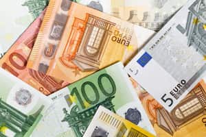 Luego de 20 años, el precio del euro alcanzó paridad con el dólar.