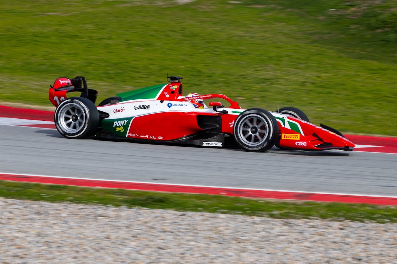 Sebastián Montoya a bordo de su monoplaza de Fórmula 2.