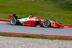 Sebastián Montoya a bordo de su monoplaza de Fórmula 2.