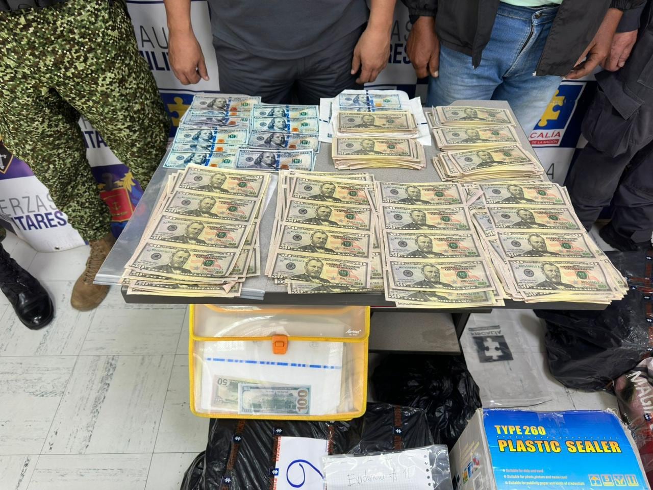 Ejército desmanteló fábrica de dólares falsos en el sur de Bogotá.