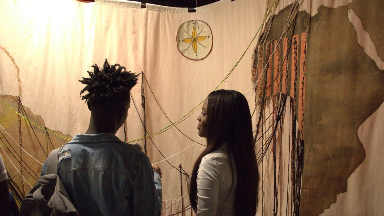 Habrá exposiciones como ‘No me empujes, quiero estar en la oscuridad’ del artista Romario Paz Gómez.