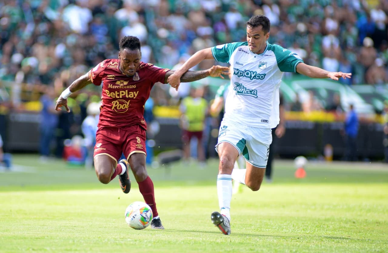 Momentos del compromiso la fecha 19 del primer semestre de la Liga Colombiana 2026 entre Deportes Tolima y Deportivo Cali.