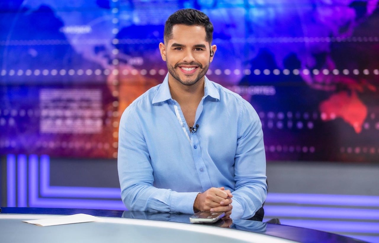 Marco Antonio Vergara Flores tiene 31 años de edad y actualmente es presentador del programa ‘La ventana con Marco’ en el canal Red+ Noticias. Este se transmite de lunes a viernes a las 8:50 p. m., por este canal nacional.