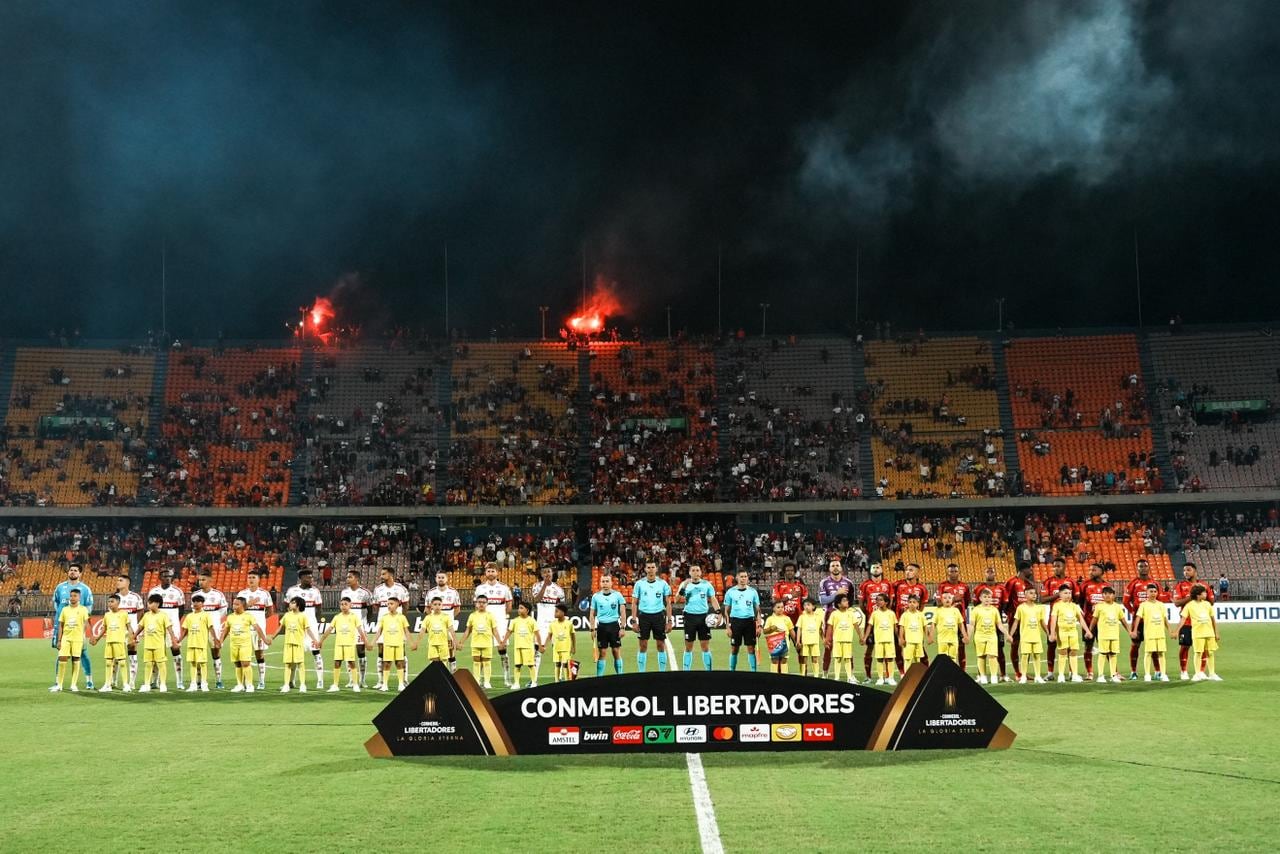 Imágenes del previo del partido entre Independiente Medellín y Flamengo por la Copa Libertadores.