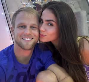 Dominic Wolf confirmó su relación con una joven de Bucaramnaga.