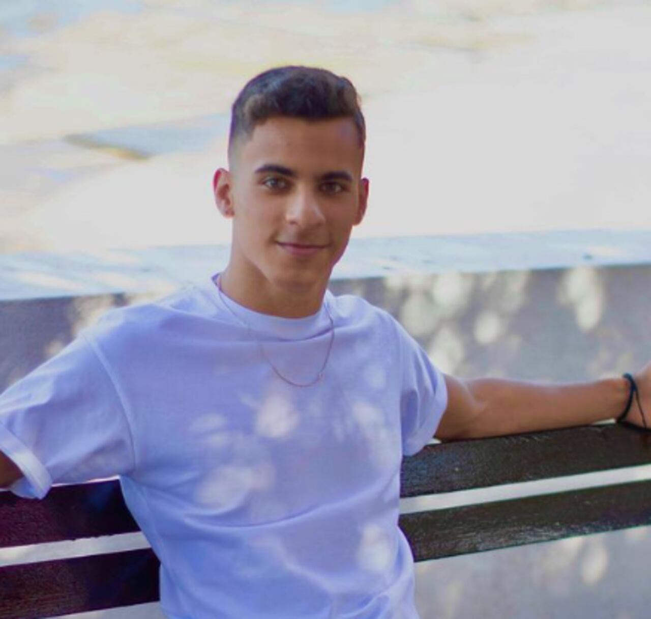 Hermano menor de Miguel Melfi se roba todas las miradas de los internautas en redes.