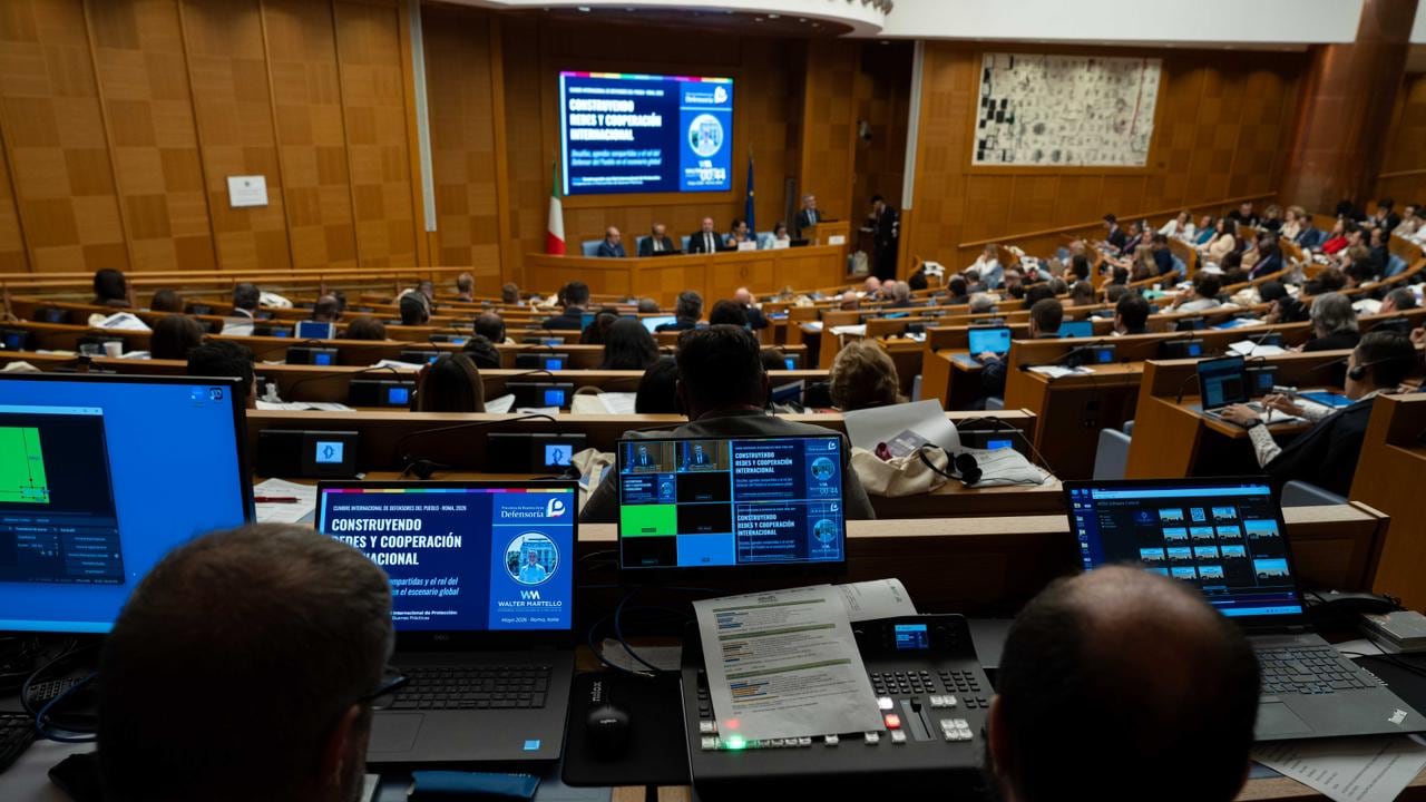La personera de Jamundí, Martha Isabel Gutiérrez Segura, durante su intervención en la Conferencia Internacional de los Ombudsman en Roma, Italia, donde expuso las estrategias de paz implementadas en los barrios y veredas del municipio.
