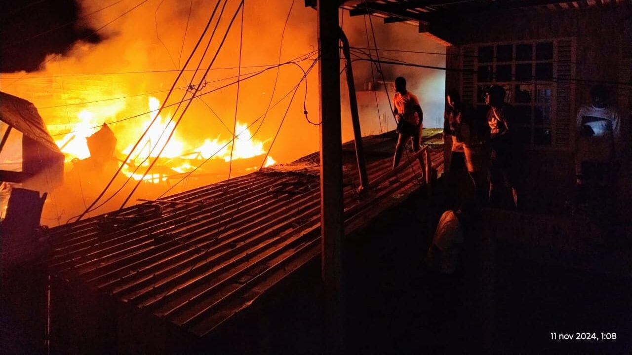 De acuerdo con las autoridades de López de Micay, un incendio estructural destruyó varias viviendas del barrio La Gloria.