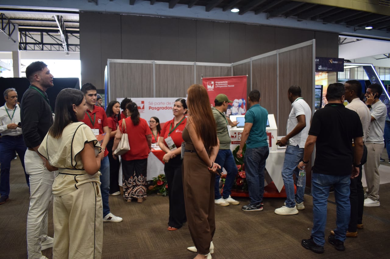 Nathalia Conde, estudiante del Doctorado en Bioingeniería, presentó una propuesta sobre el aprovechamiento de residuos de construcción y demolición para aportar a la reconstrucción de Cali.