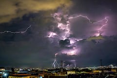 En la noche de este viernes se registraron en el sur de Cali, fuertes lluvias que causaron fuertes tormentas eléctricas. Sin embargo, las autoridades no reportaron graves emergencias, ni personas lesionadas. Foto Jorge Orozco / El País.