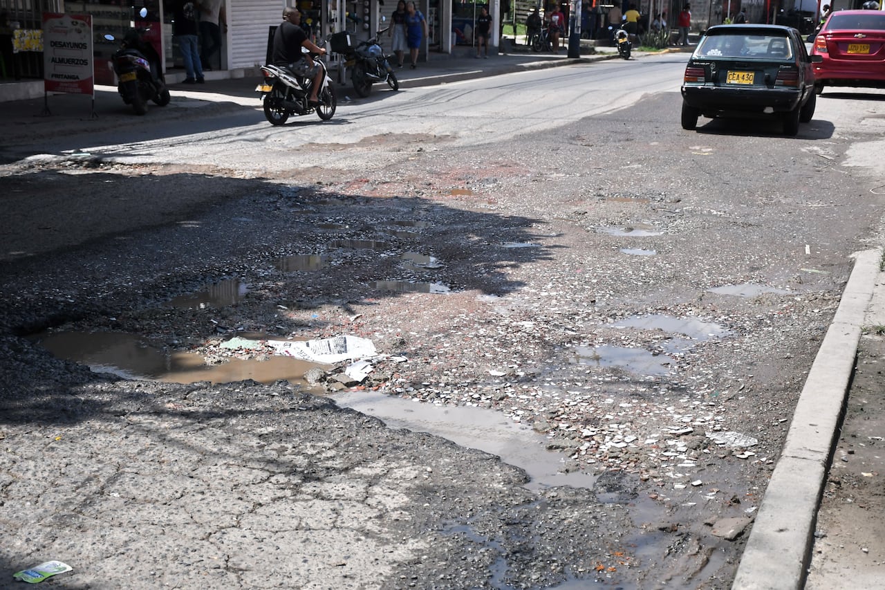 Cali: Fotodenuncia: Huecos barrio Desepaz calle 123 cr 26a.