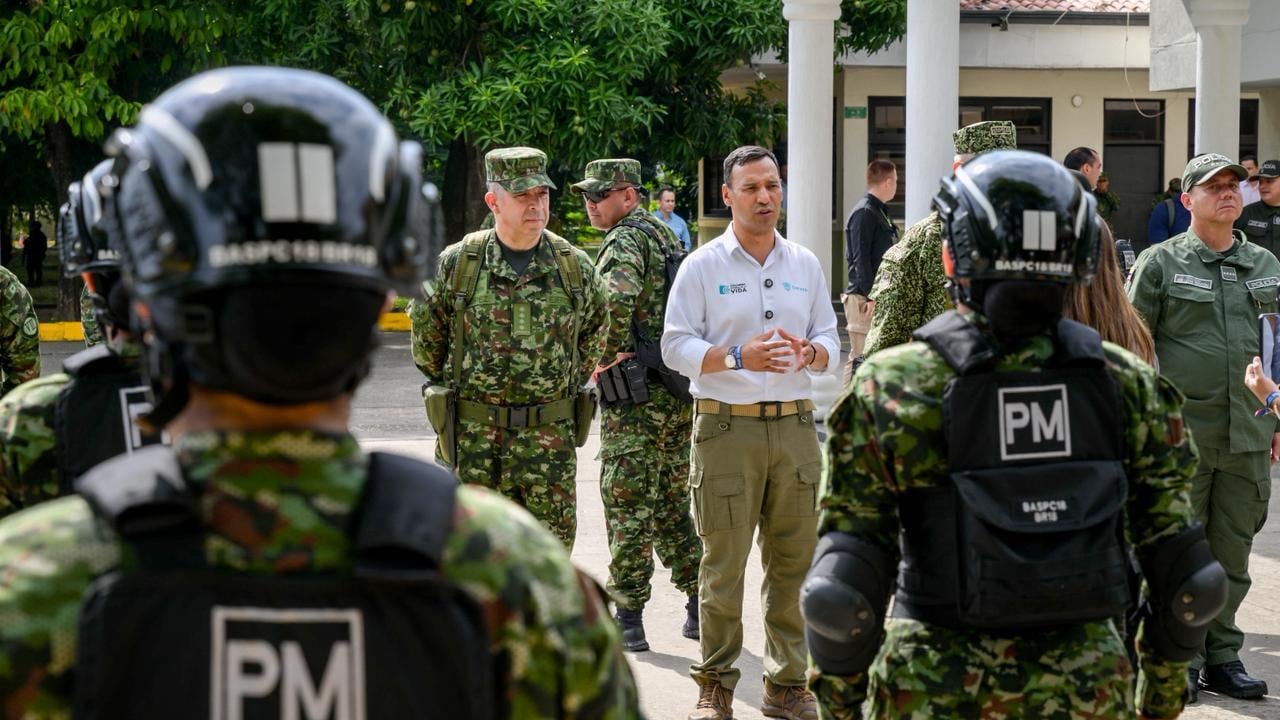El ministro de Defensa, Pedro Sánchez, lideró una reunión estratégica de seguridad en el departamento de Arauca.