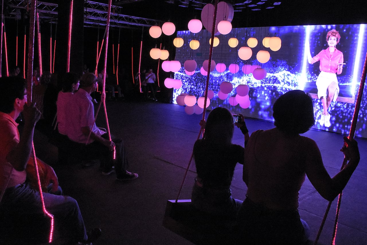 En La Plazoleta de la Capilla de San Antonio, en el Parque Panamericano y en el Parque Central Río Cali (Parque de las Piedras), se realizaron de manera simultánea tres espectáculos tecnológicos para conmemorar los 487 años de la capital vallecaucana.
