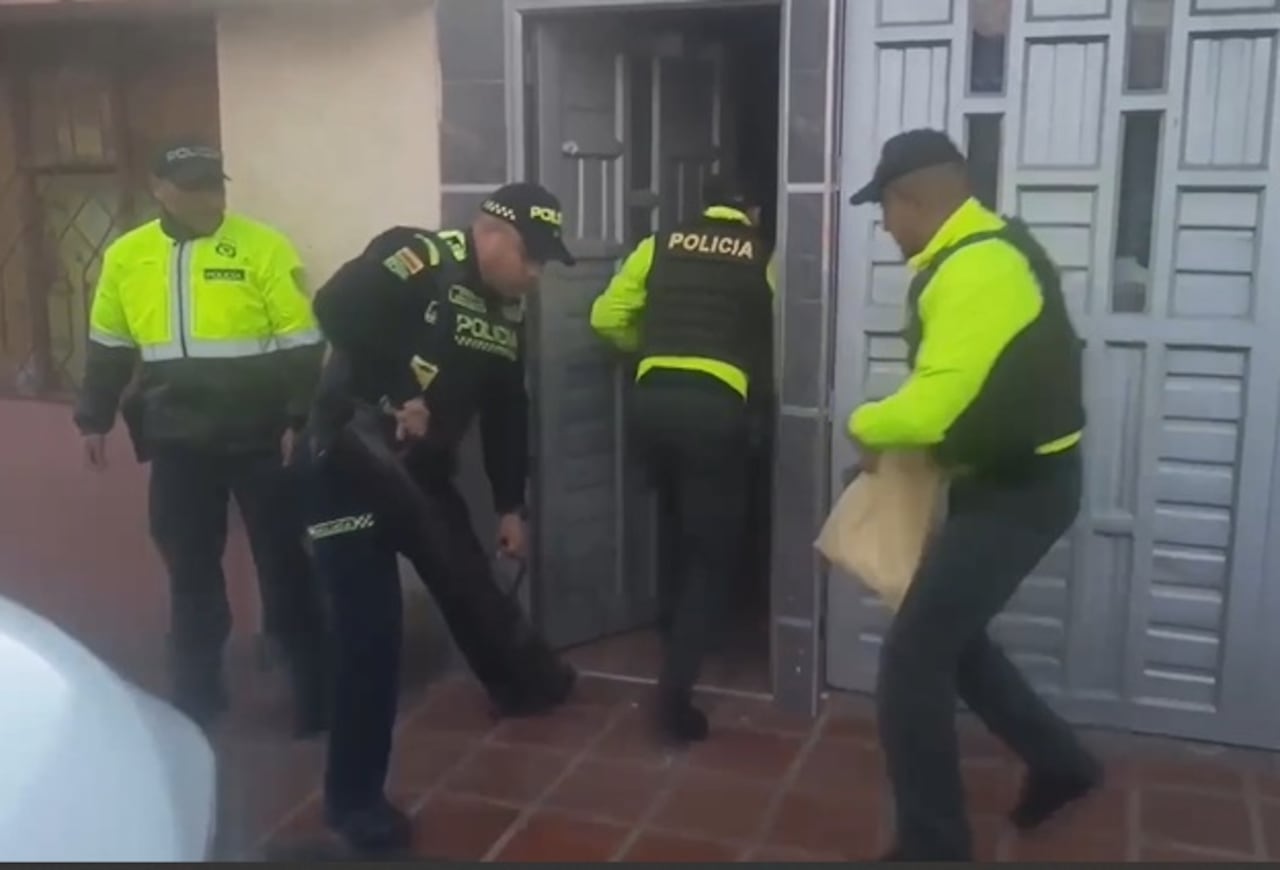 De acuerdo con la Policía, "la lucha contra el microtráfico protege a nuestros niños y jóvenes, evitando que las drogas lleguen a entornos escolares y afecten su desarrollo y su futuro".