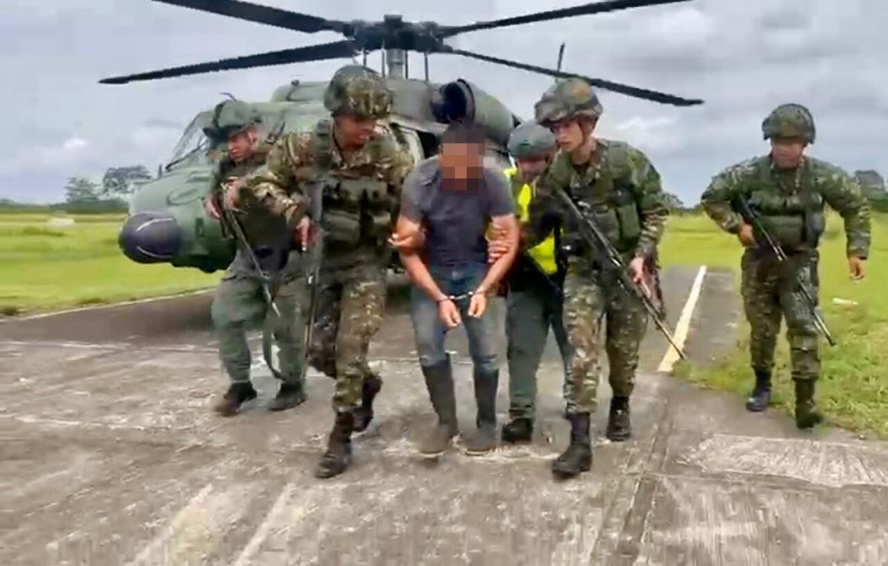 Esta captura es el resultado de los amplios operativos contra las disidencias de las Farc que adelanta el Ejército en varias parte del suroccidente del país.