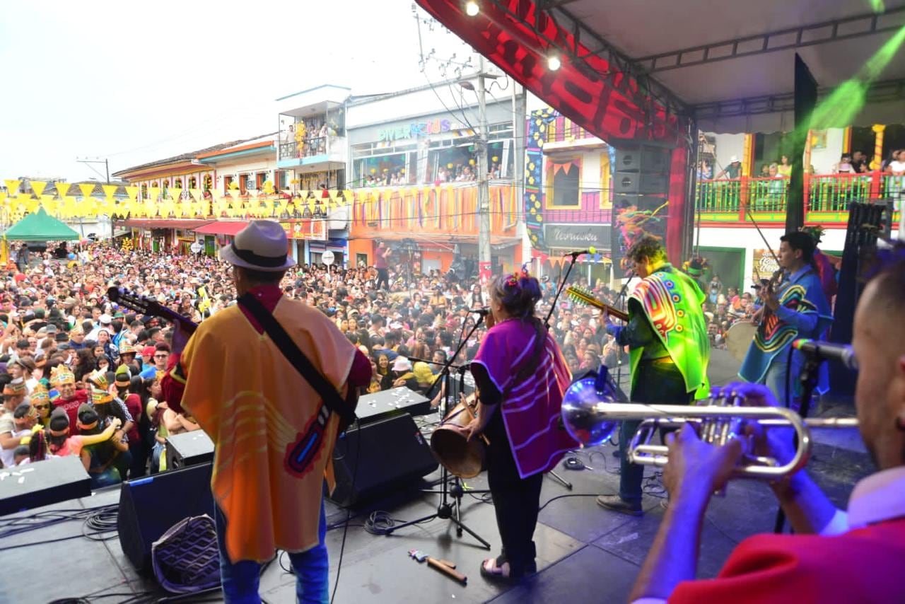 El Festival Bandola en Sevilla también fue aplazado tras el terremoto. Se está a la espera de una nueva fecha para su realización.