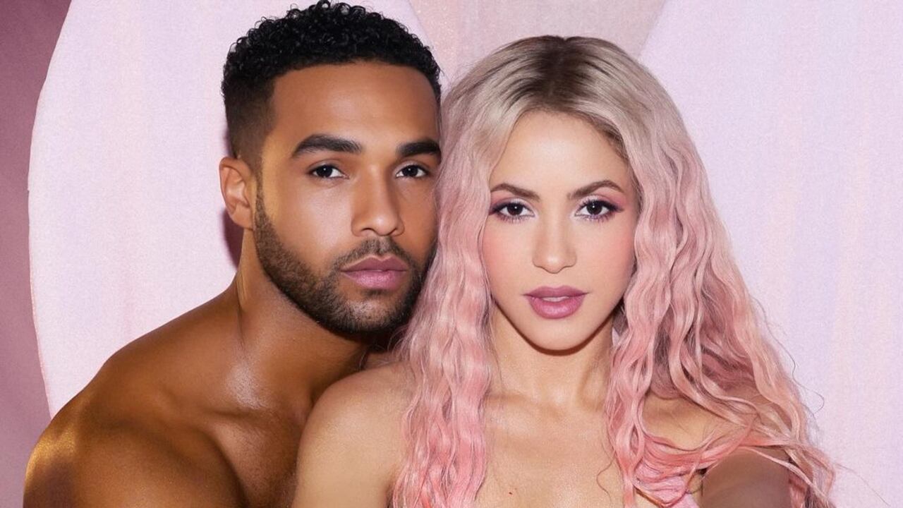 Lucien Leon Laviscount y Shakira