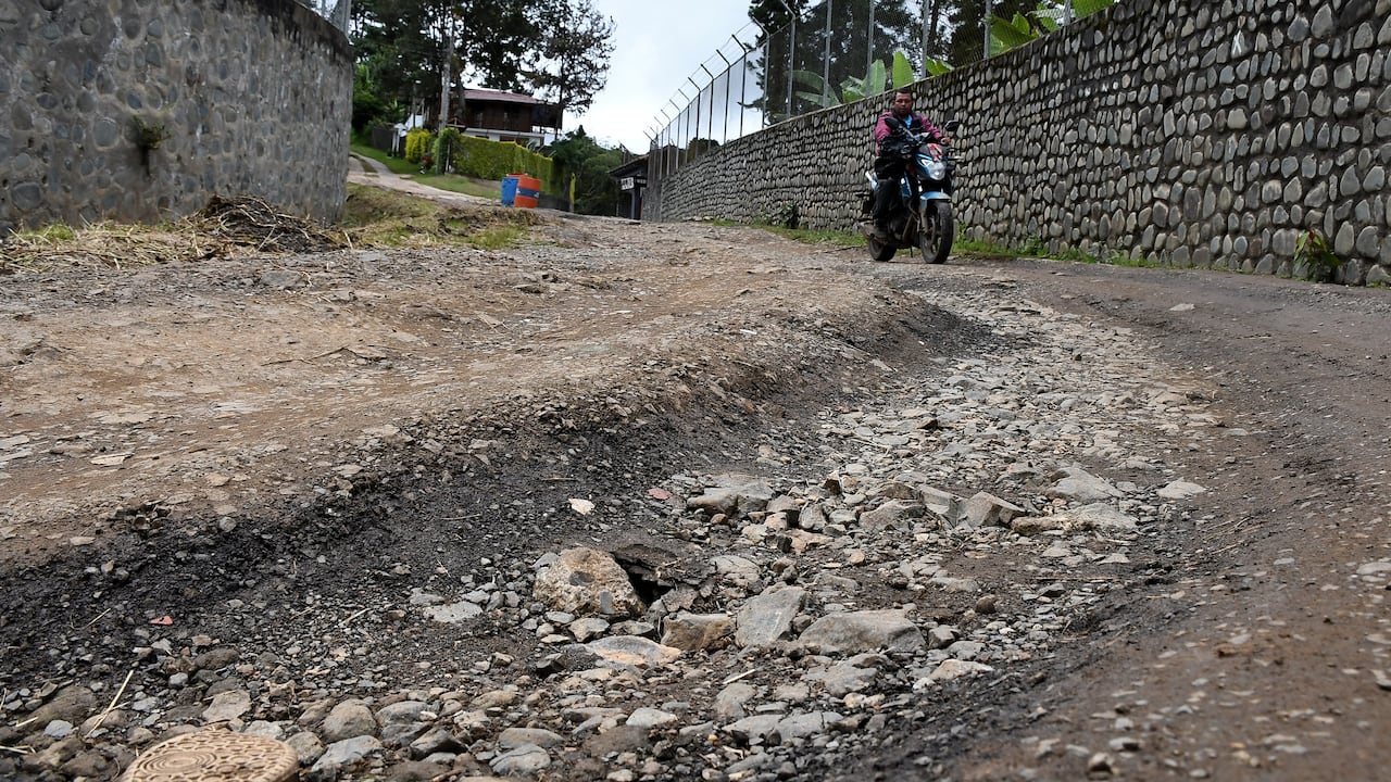 Cali: Proyectar los corregimientos de Cali como destinos turísticos, estratificación rural y vías en mal estado, solicitudes hechas al alcalde Alejandro Eder durante el consejo rural llevado a cabo en la sede de la antigua FES. Foto José L Guzmán. EL País