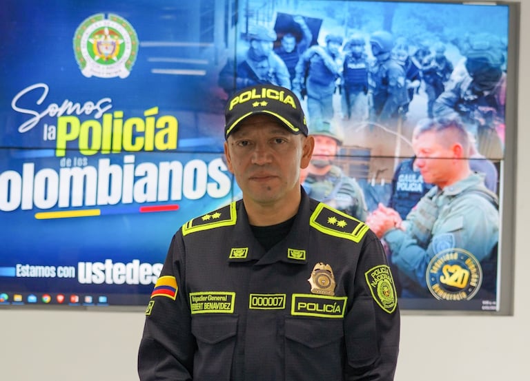 El brigadier general Herbert Luguiy Benavidez Valderrama llegará a Cali para asumir el mando de la Policía
Metropolitana de Santiago de Cali.